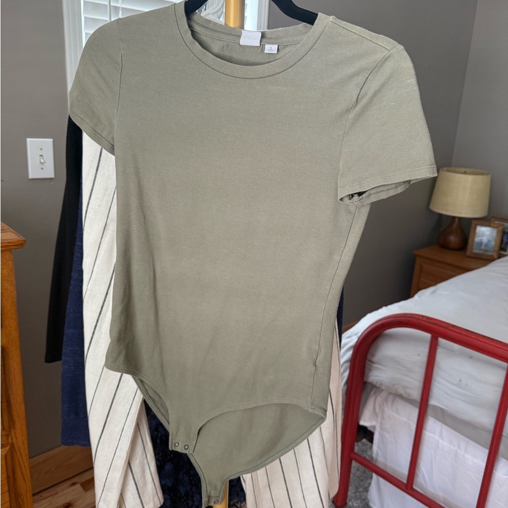 GAP Olive Short Sleeve Top body suit